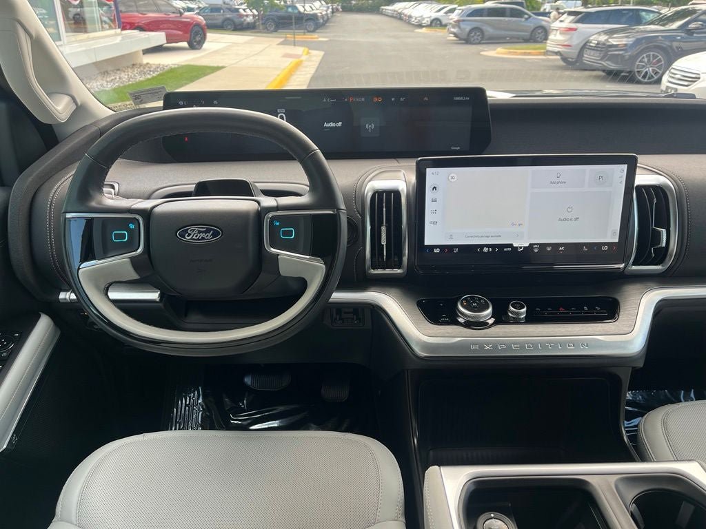 Certified 2025 Ford Expedition Platinum w/ Driver's Package AWD/4WD image 17