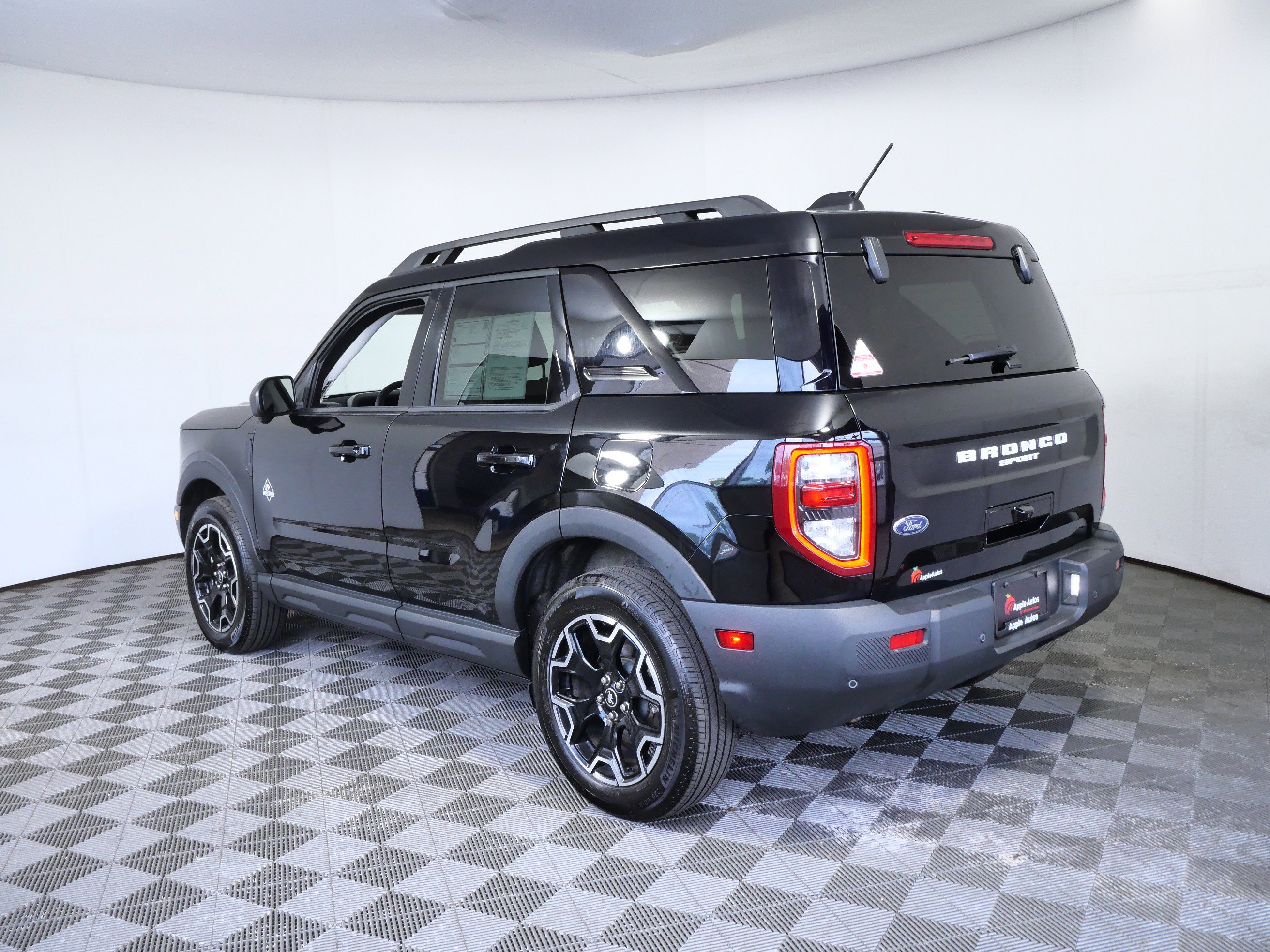 Certified 2025 Ford Bronco Sport Outer Banks w/ Outer Banks Tech Package+ AWD/4WD image 6