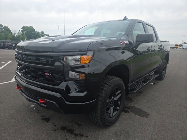 Used 2024 Chevrolet Silverado 1500 Custom Trail Boss AWD/4WD image 3