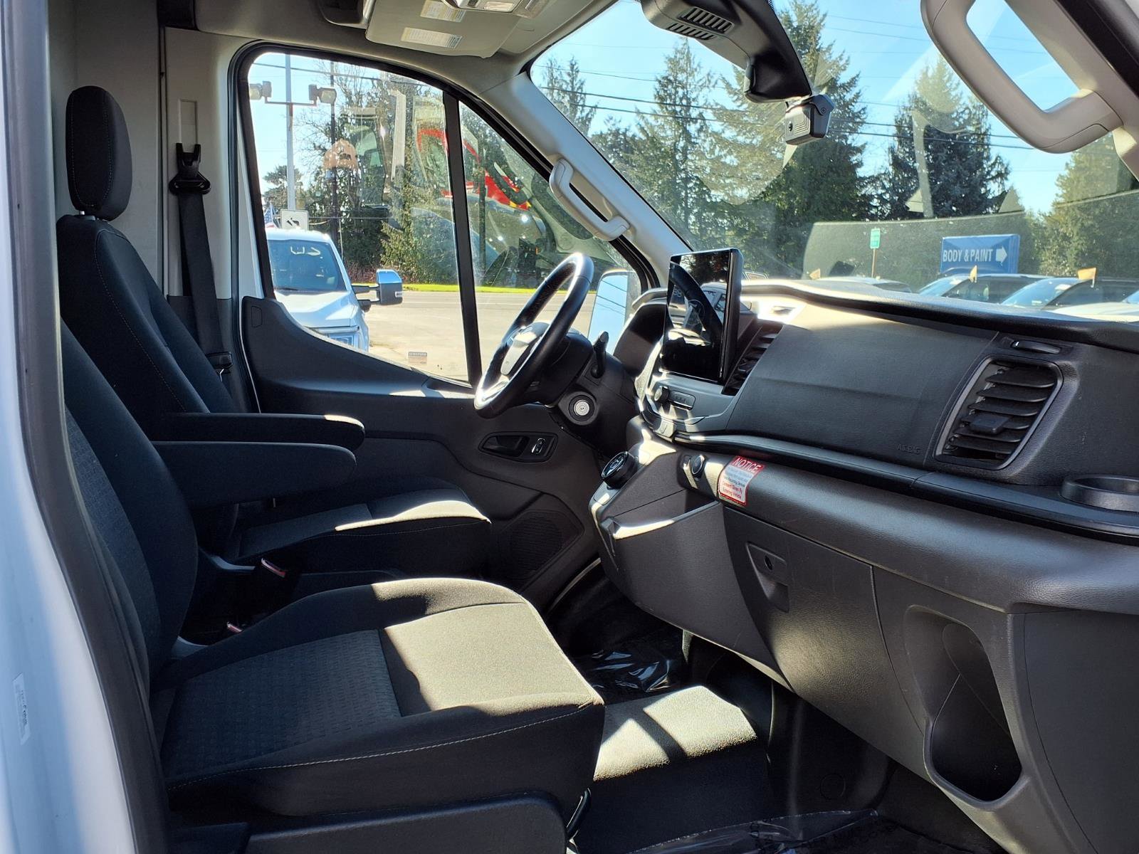 Certified 2022 Ford E-Transit Base image 4