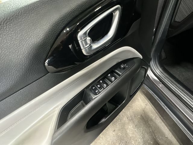 Used 2023 Jeep Compass Limited w/ Elite Group AWD/4WD image 19
