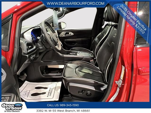 Used 2025 Chrysler Pacifica Limited FWD image 9