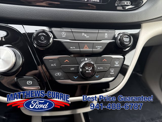 Used 2020 Chrysler Pacifica Touring-L FWD image 21