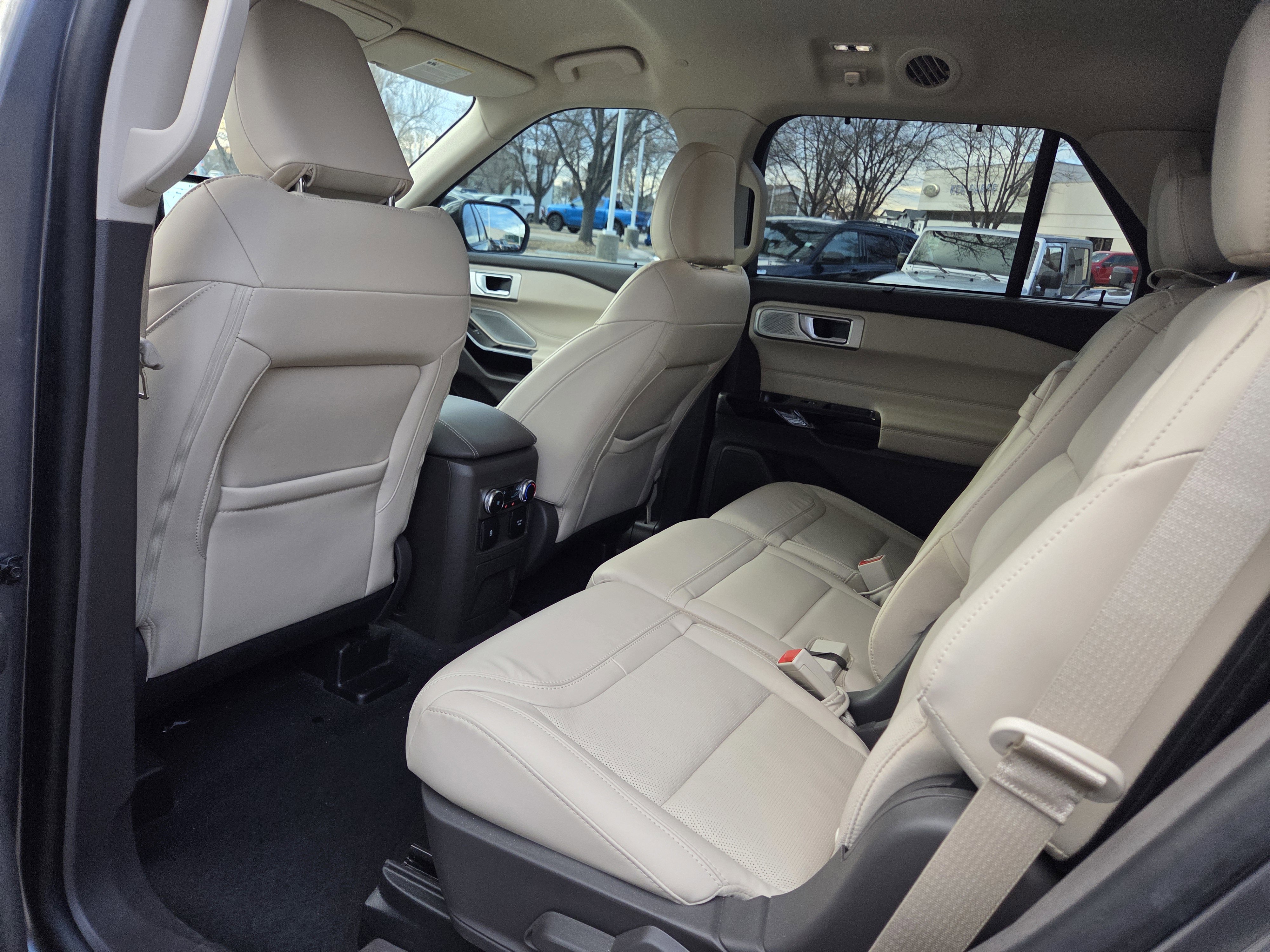 Certified 2022 Ford Explorer Platinum w/ Technology Package image 17