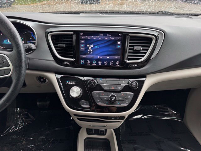 Used 2019 Chrysler Pacifica Touring Plus FWD image 2