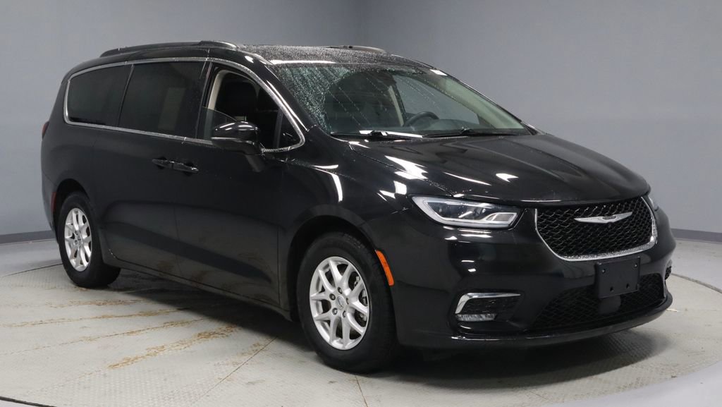 Used 2022 Chrysler Pacifica Touring-L w/ Uconnect Theater Family Group FWD image 1