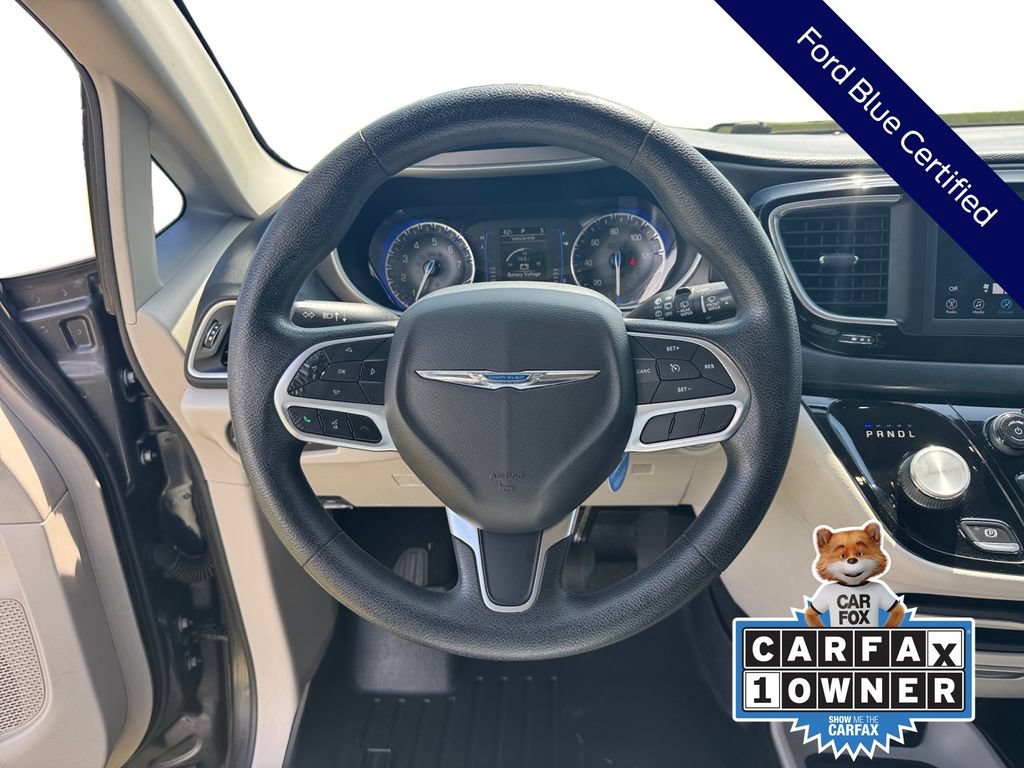 Used 2020 Chrysler Pacifica Touring FWD image 16
