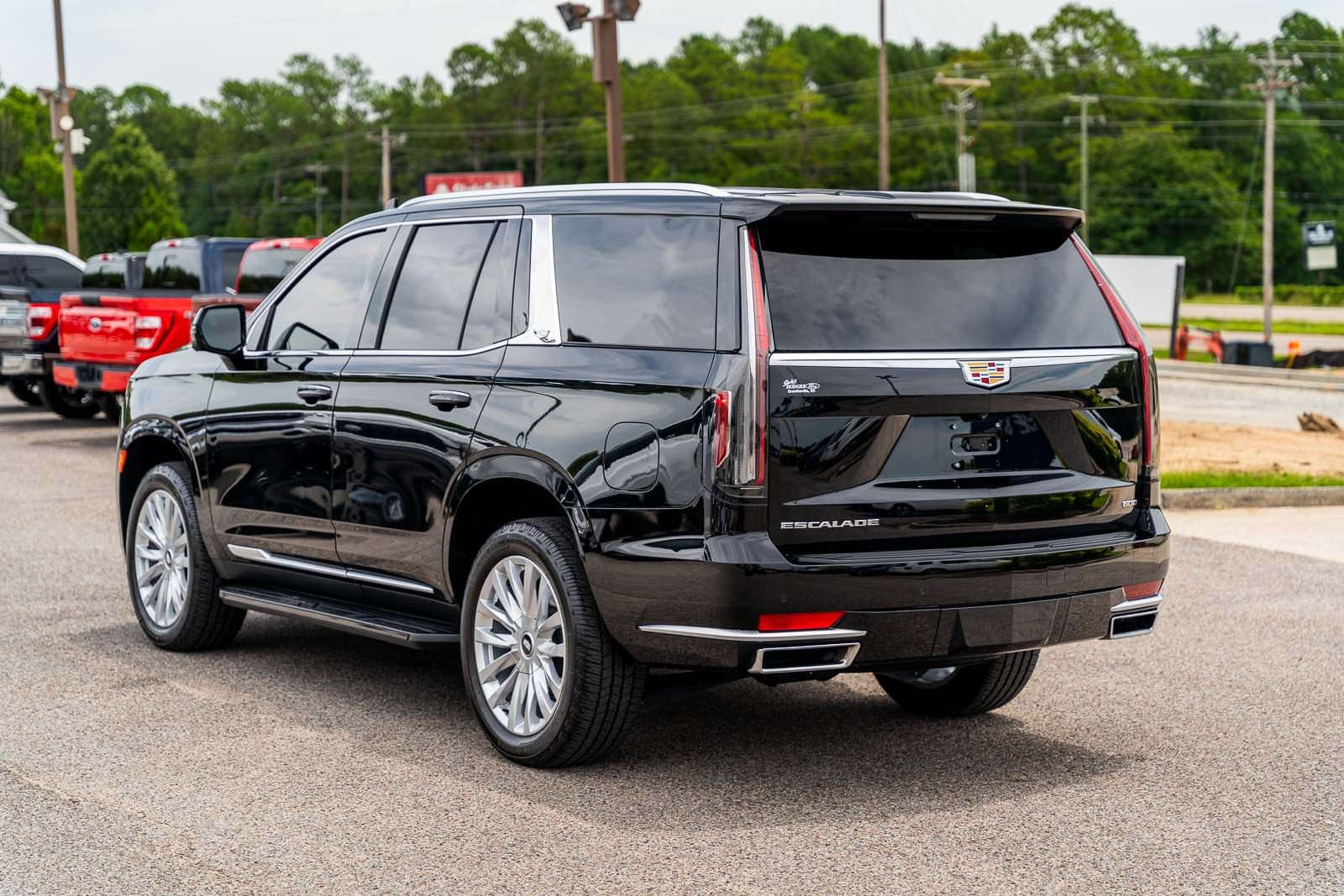 Used 2024 Cadillac Escalade Luxury w/ LPO, Floor Liner Package AWD/4WD image 5