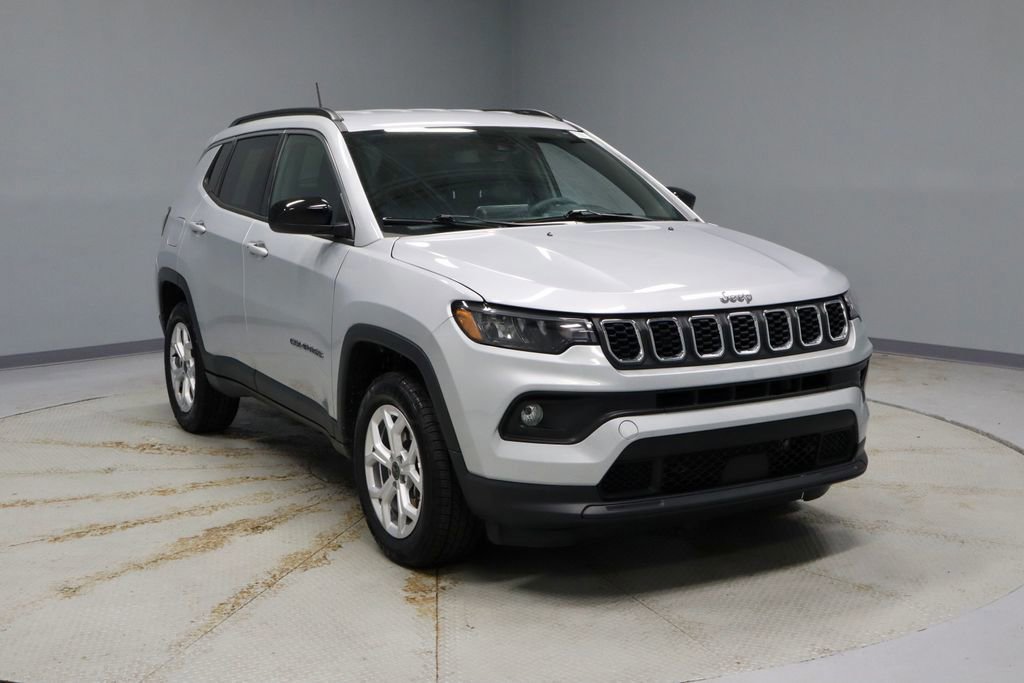 Used 2025 Jeep Compass Latitude image 7