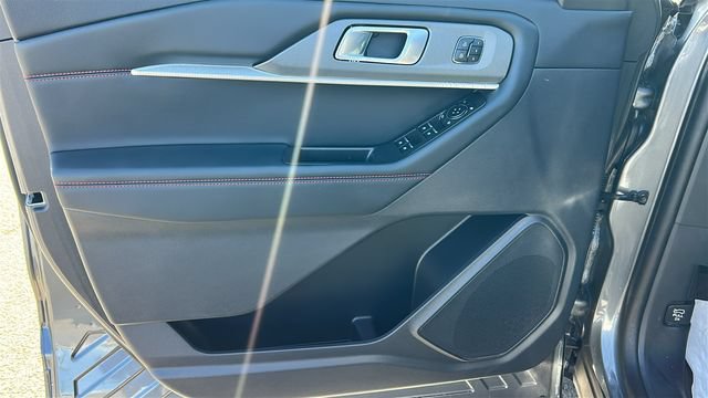 Certified 2025 Ford Explorer ST-Line w/ Premium Package RWD image 18