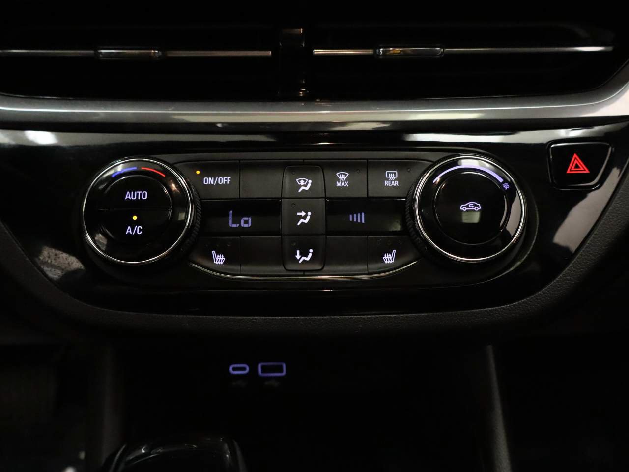Used 2024 Buick Envista Sport Touring w/ Convenience I Package FWD image 11