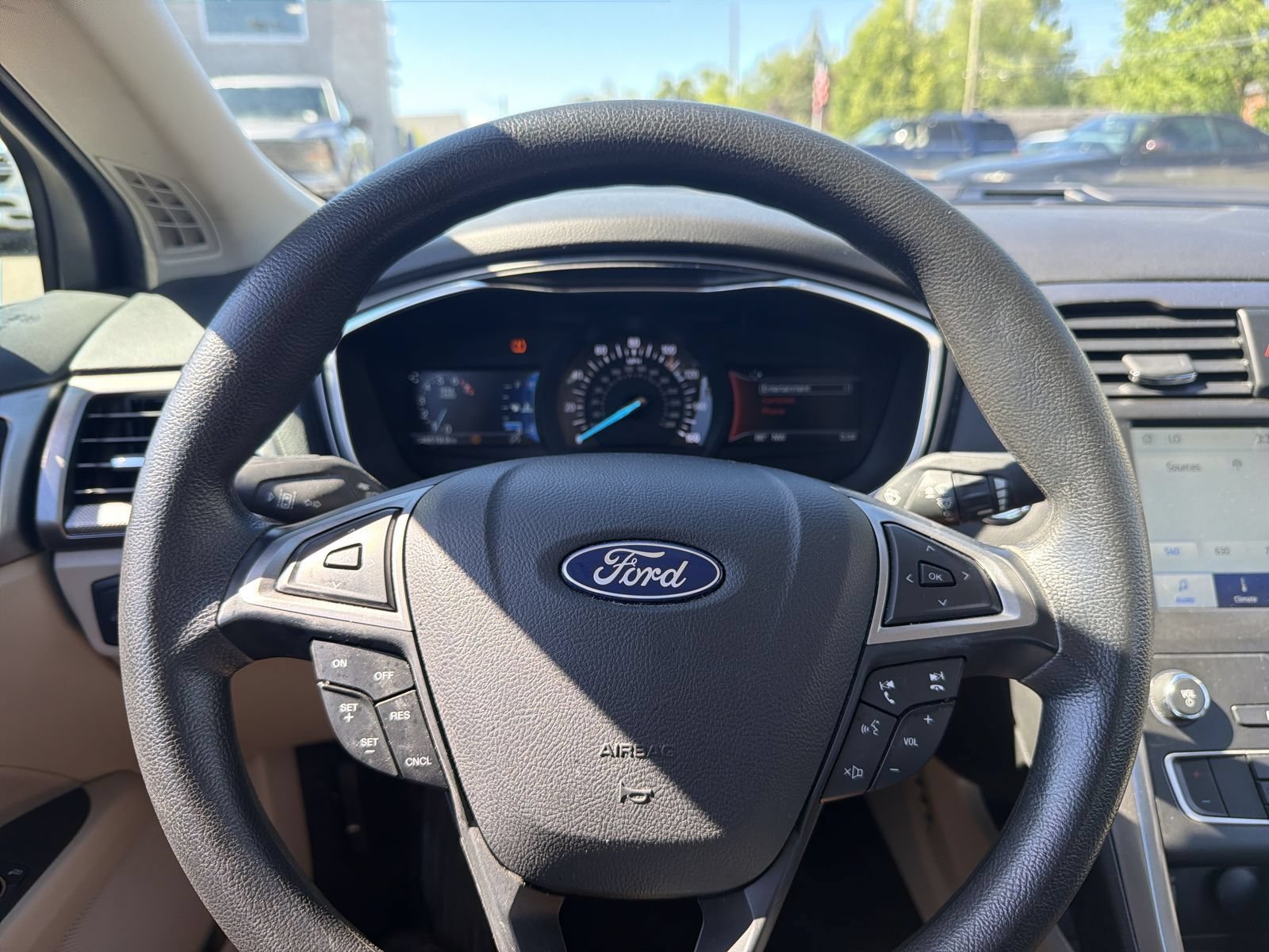 Certified 2020 Ford Fusion SE FWD image 25