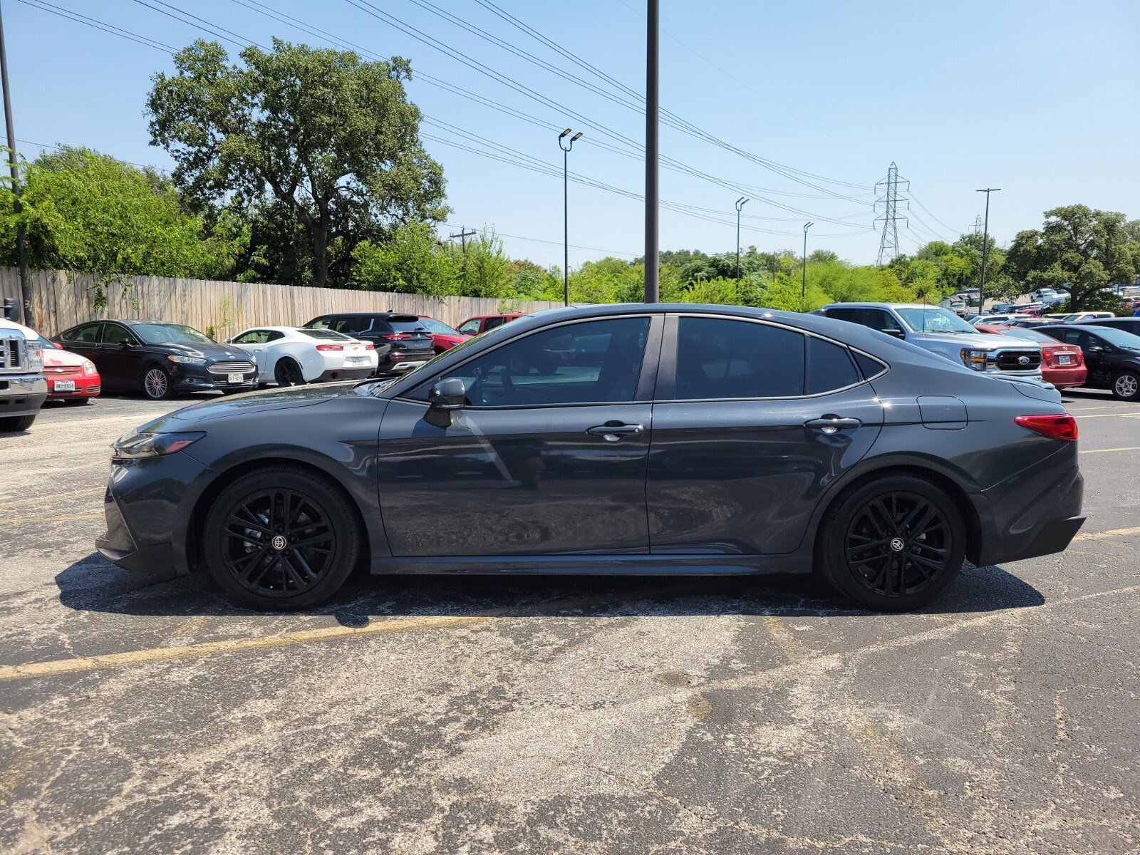 Used 2025 Toyota Camry SE image 6