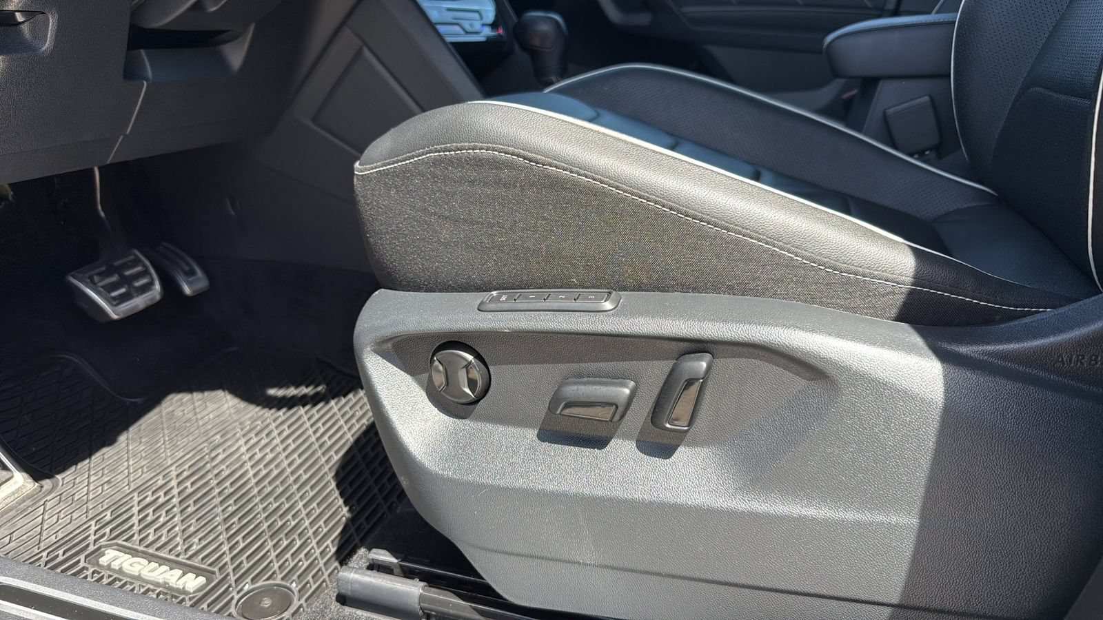 Used 2024 Volkswagen Tiguan SEL R-Line AWD/4WD image 10