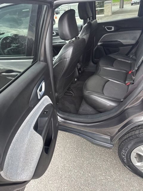 Used 2024 Jeep Compass Latitude AWD/4WD image 22