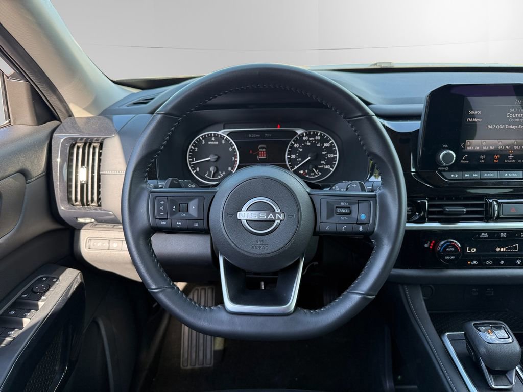 Used 2025 Nissan Pathfinder SV AWD/4WD image 12