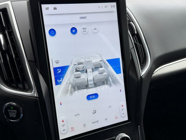 Certified 2024 Ford Edge Titanium image 30