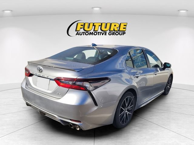 Used 2021 Toyota Camry SE FWD image 3