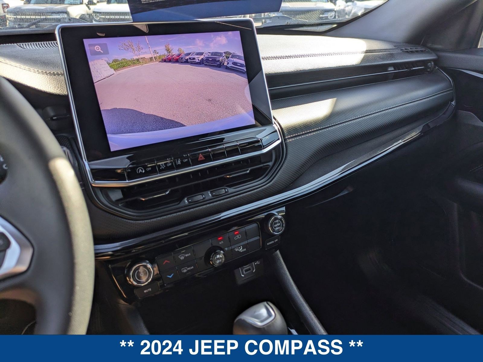 Used 2024 Jeep Compass Latitude w/ Convenience Group image 29