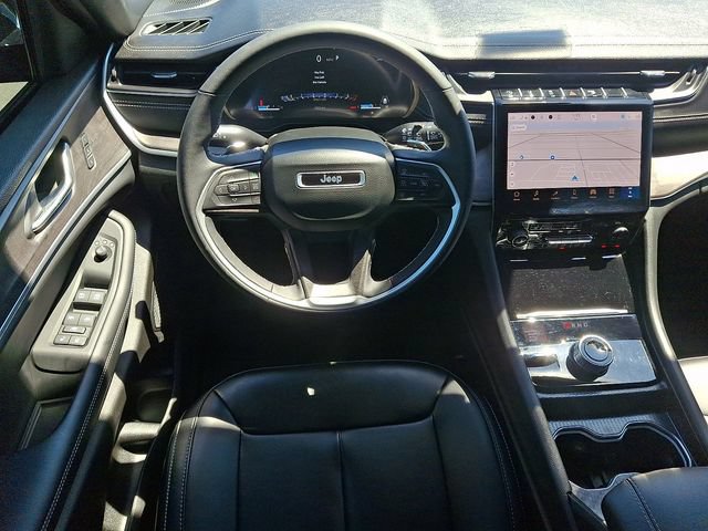 Used 2025 Jeep Grand Cherokee Limited AWD/4WD image 11