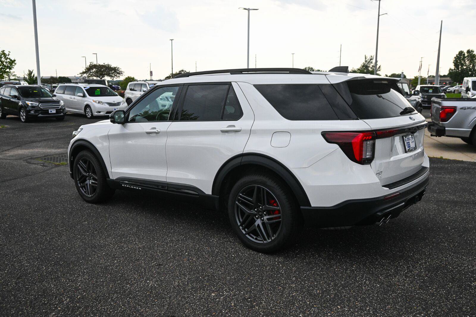 Certified 2025 Ford Explorer ST AWD/4WD image 7