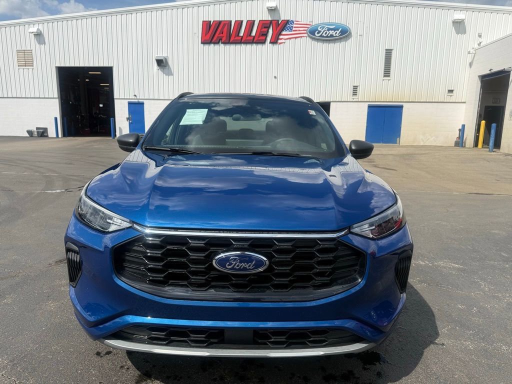 Certified 2023 Ford Escape ST-Line w/ Tech Pack #1 AWD/4WD image 8