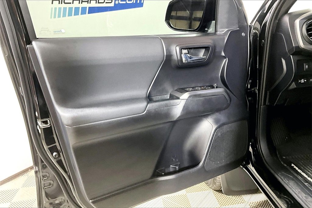 Used 2021 Toyota Tacoma TRD Sport image 18