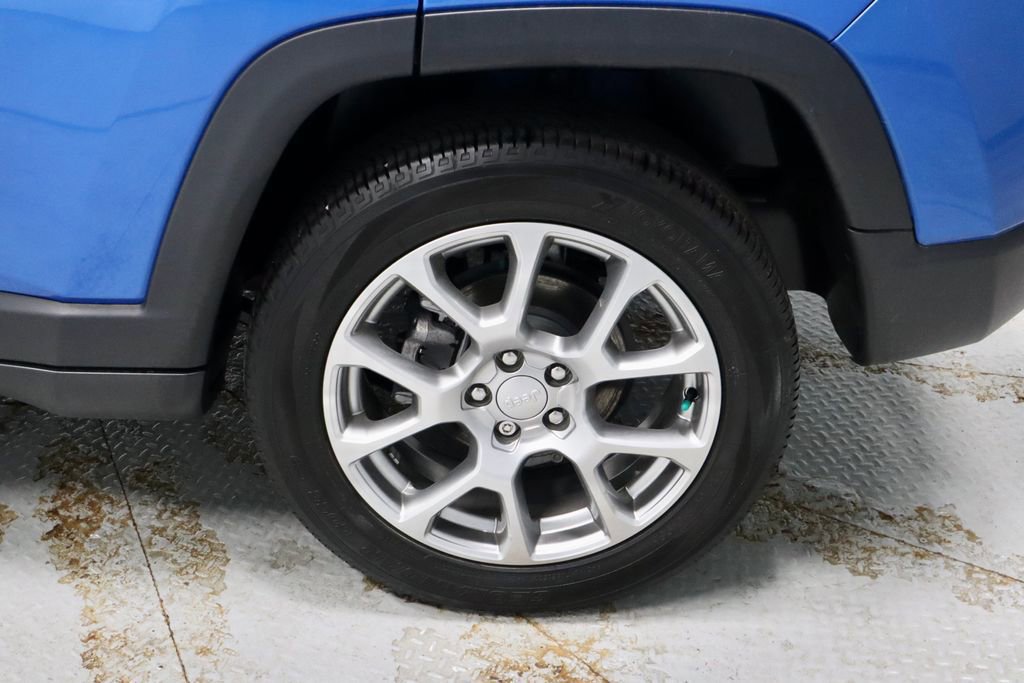 Used 2024 Jeep Compass Latitude AWD/4WD image 19