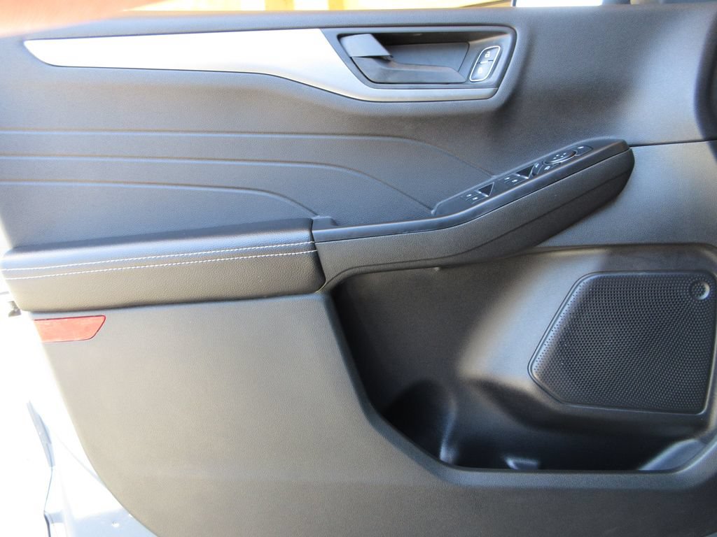 Certified 2025 Ford Escape Active FWD image 9