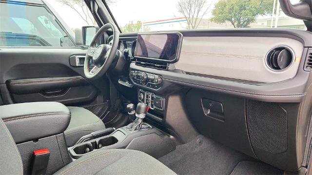 Used 2025 Jeep Wrangler Unlimited Sahara image 29