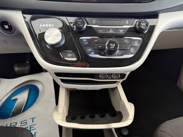Used 2023 Chrysler Voyager LX FWD image 17