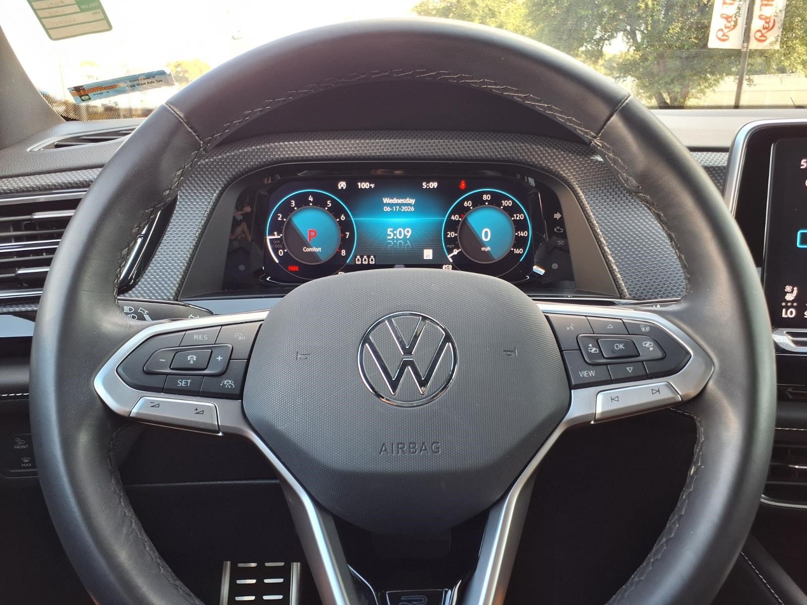 Used 2025 Volkswagen Atlas Cross Sport SEL R-Line AWD/4WD image 25