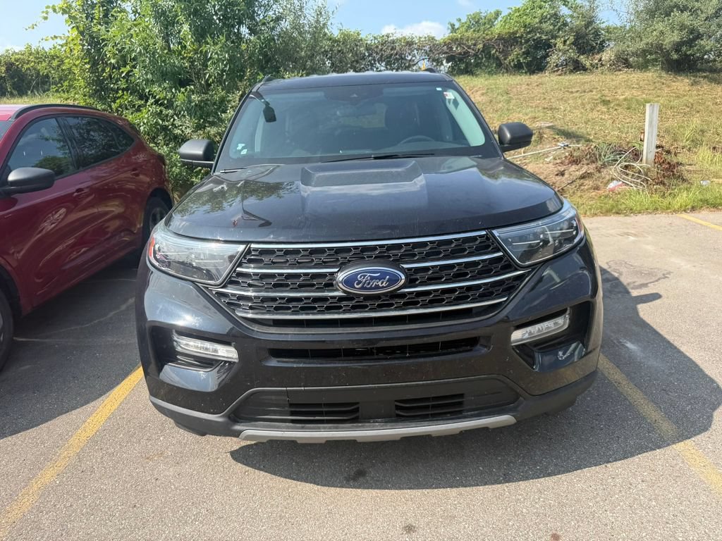 Certified 2023 Ford Explorer XLT w/ Equipment Group 202A AWD/4WD image 2