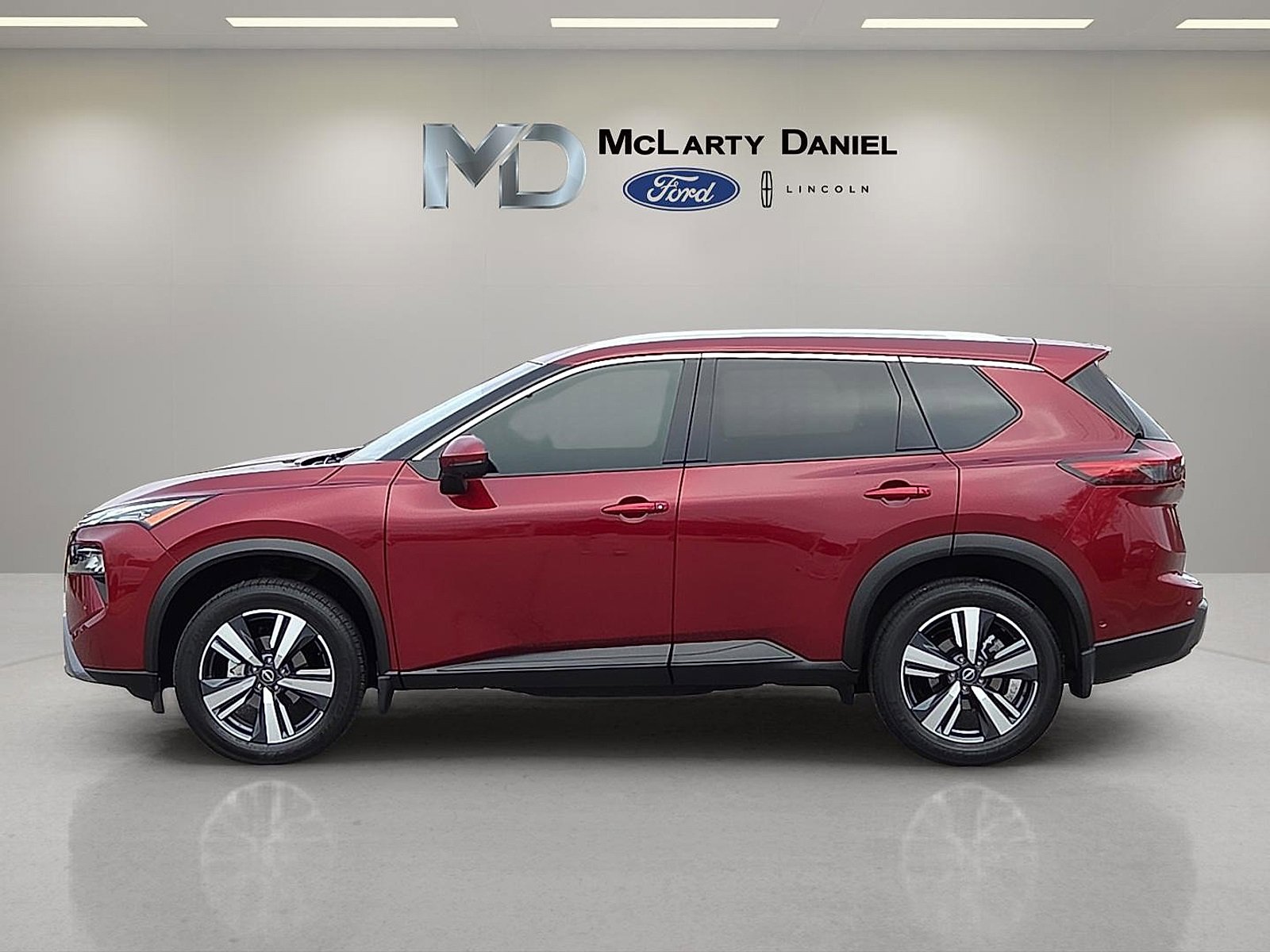 Used 2025 Nissan Rogue SL image 3
