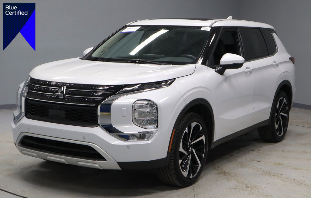 Used 2023 Mitsubishi Outlander SE image 1