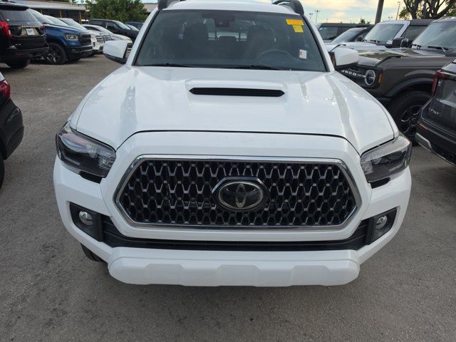 Used 2018 Toyota Tacoma TRD Sport RWD image 2