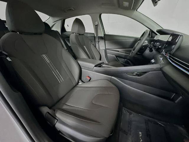 Used 2024 Hyundai Elantra Blue FWD image 14