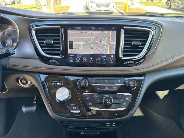 Used 2018 Chrysler Pacifica Limited image 25