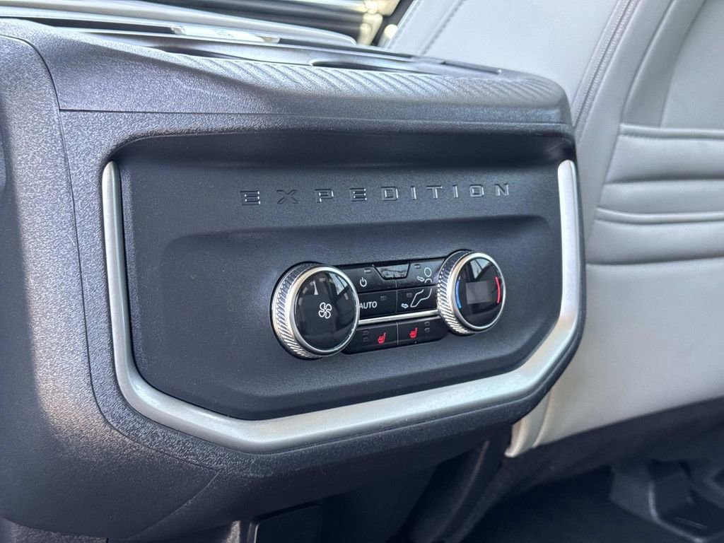 Certified 2025 Ford Expedition Max Platinum image 25