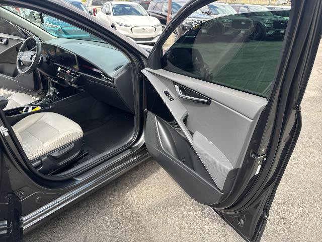 Used 2023 Kia Niro EX Touring FWD image 25