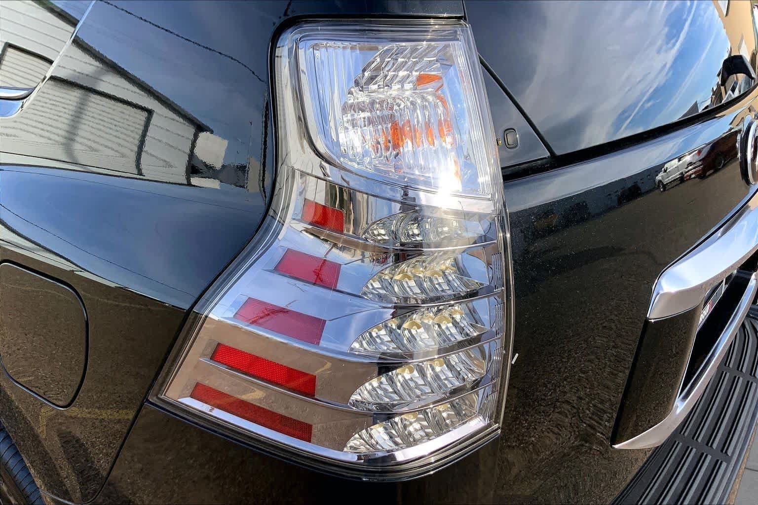 Used 2022 Lexus GX 460 Premium w/ Premium Package AWD/4WD image 29