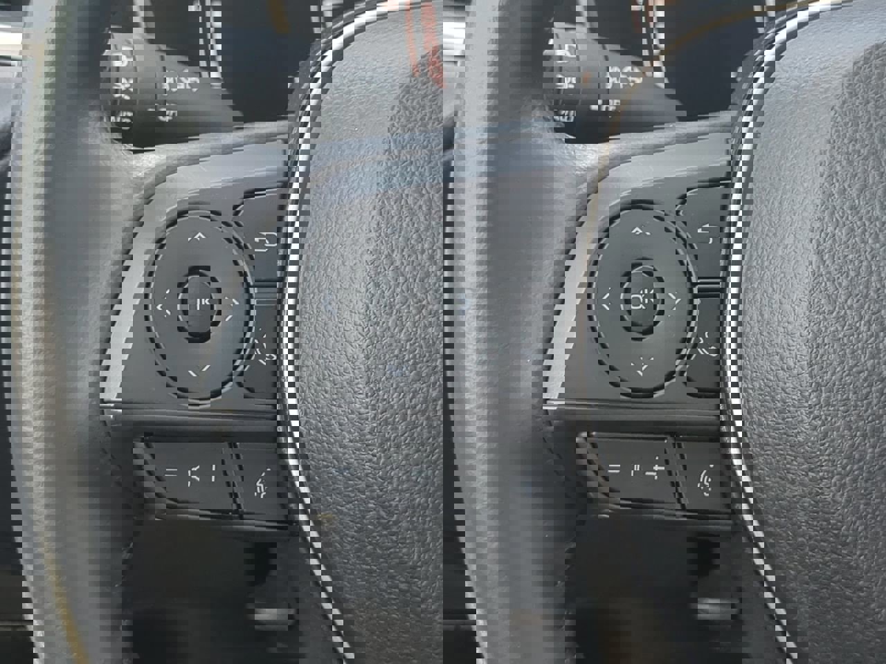 Used 2023 Toyota Corolla Cross XLE w/ Convenience Package image 24