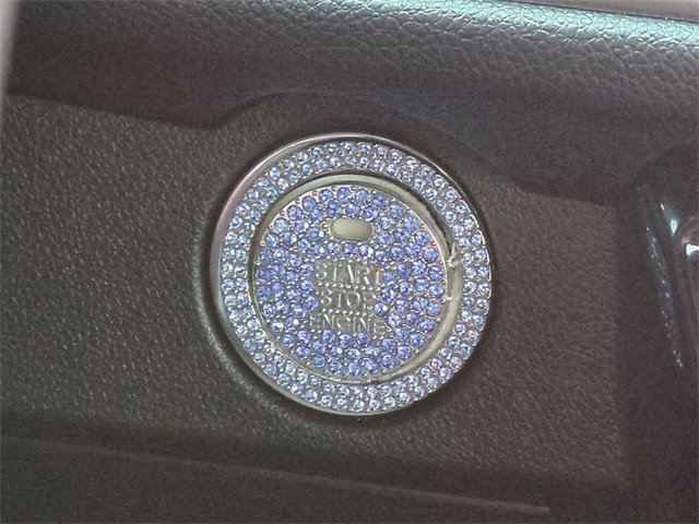 Used 2025 Chevrolet Traverse LT w/ Driver Confidence Package image 28