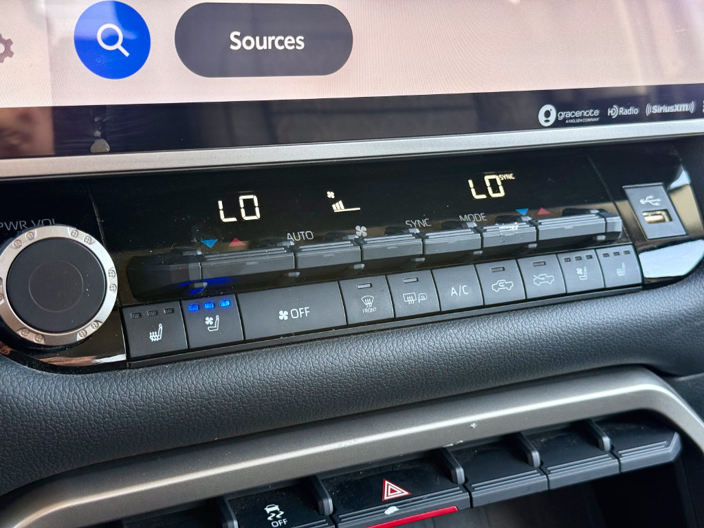 Used 2023 Toyota Tundra Limited AWD/4WD image 24