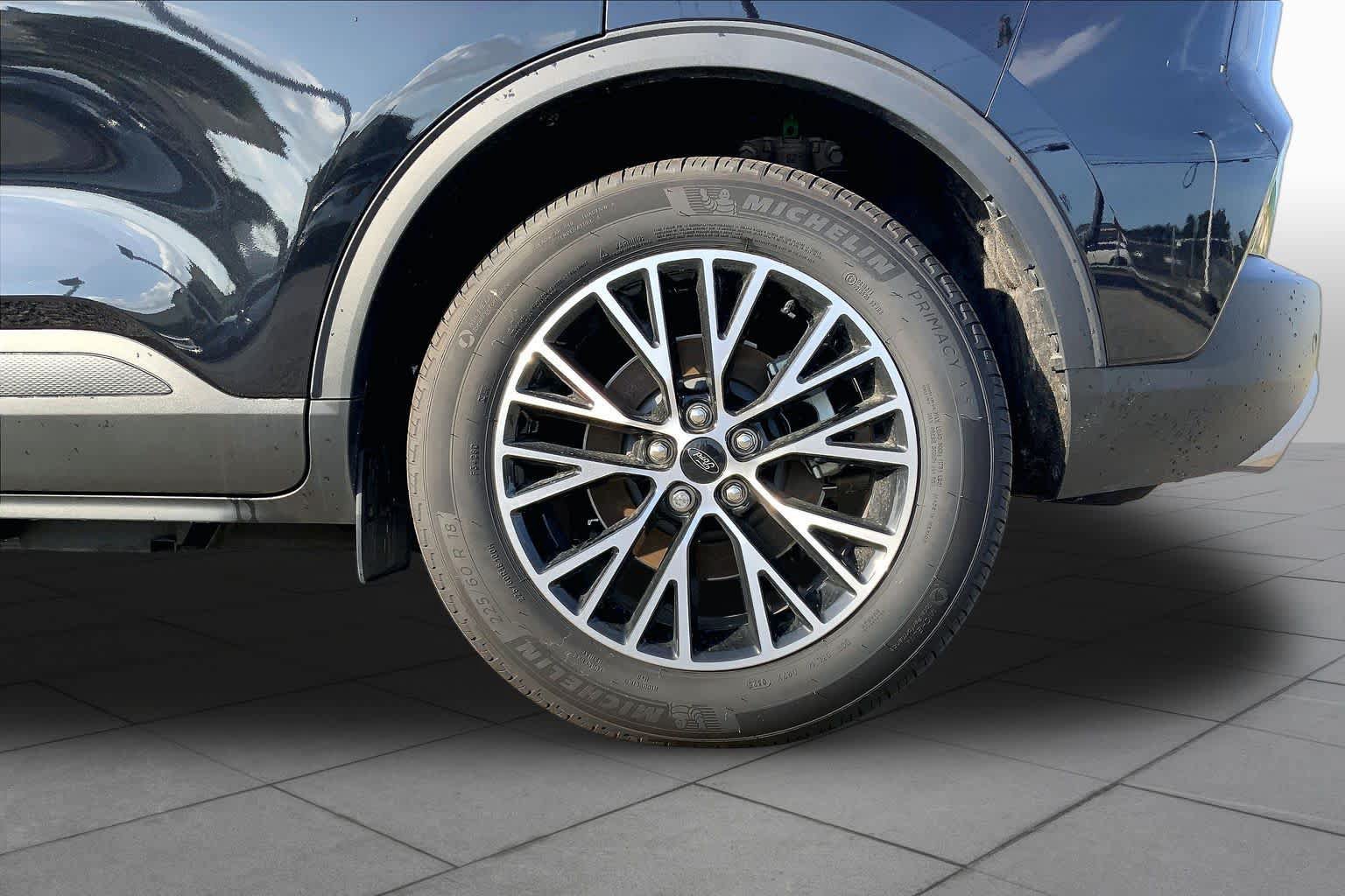 Certified 2025 Ford Escape SE FWD image 22