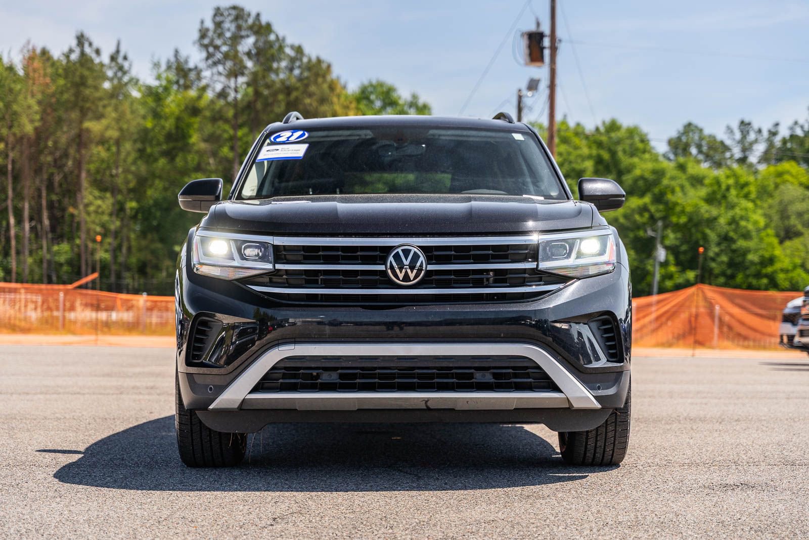 Used 2021 Volkswagen Atlas SE w/ Panoramic Sunroof Package FWD image 2