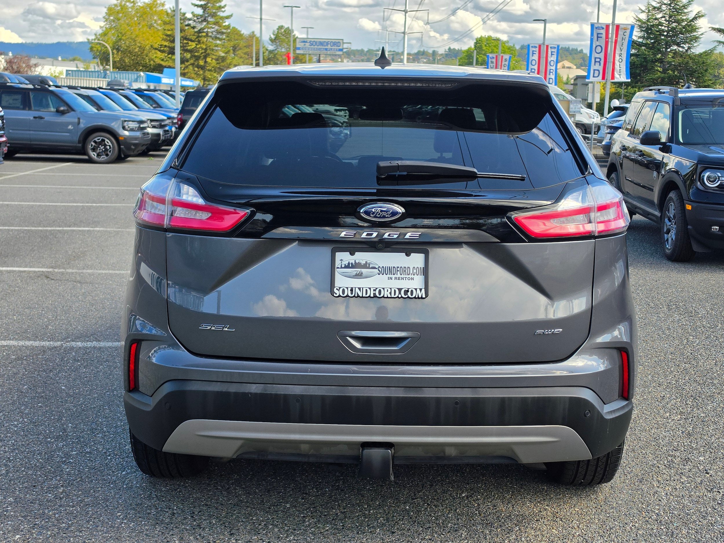 Certified 2023 Ford Edge SEL w/ Convenience Package AWD/4WD image 4