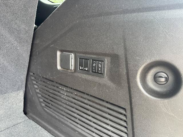 Used 2021 GMC Yukon AT4 w/ Technology Package AWD/4WD image 8