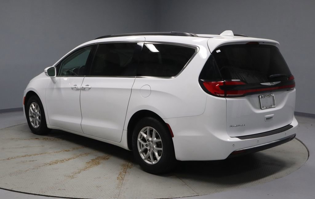 Used 2022 Chrysler Pacifica Touring-L FWD image 8
