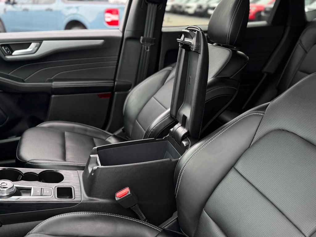 Certified 2025 Ford Escape Platinum AWD/4WD image 23